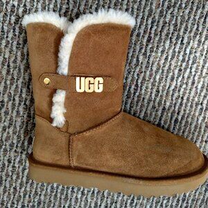 Authentic UGG metal graphic boots, size 8 NWTT